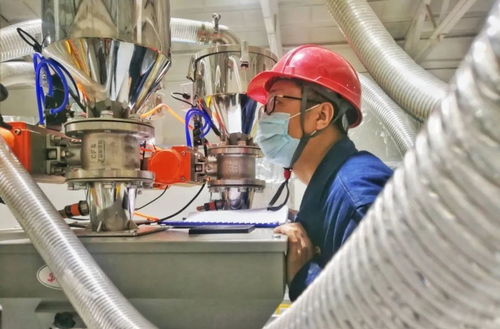 甘肅首條熔噴布生產線產品順利下線，經緯編布制造迎來新篇章